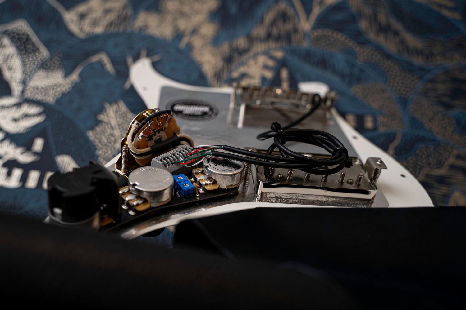 Custom Shop : Pickguard chargé HSS pour Strat®