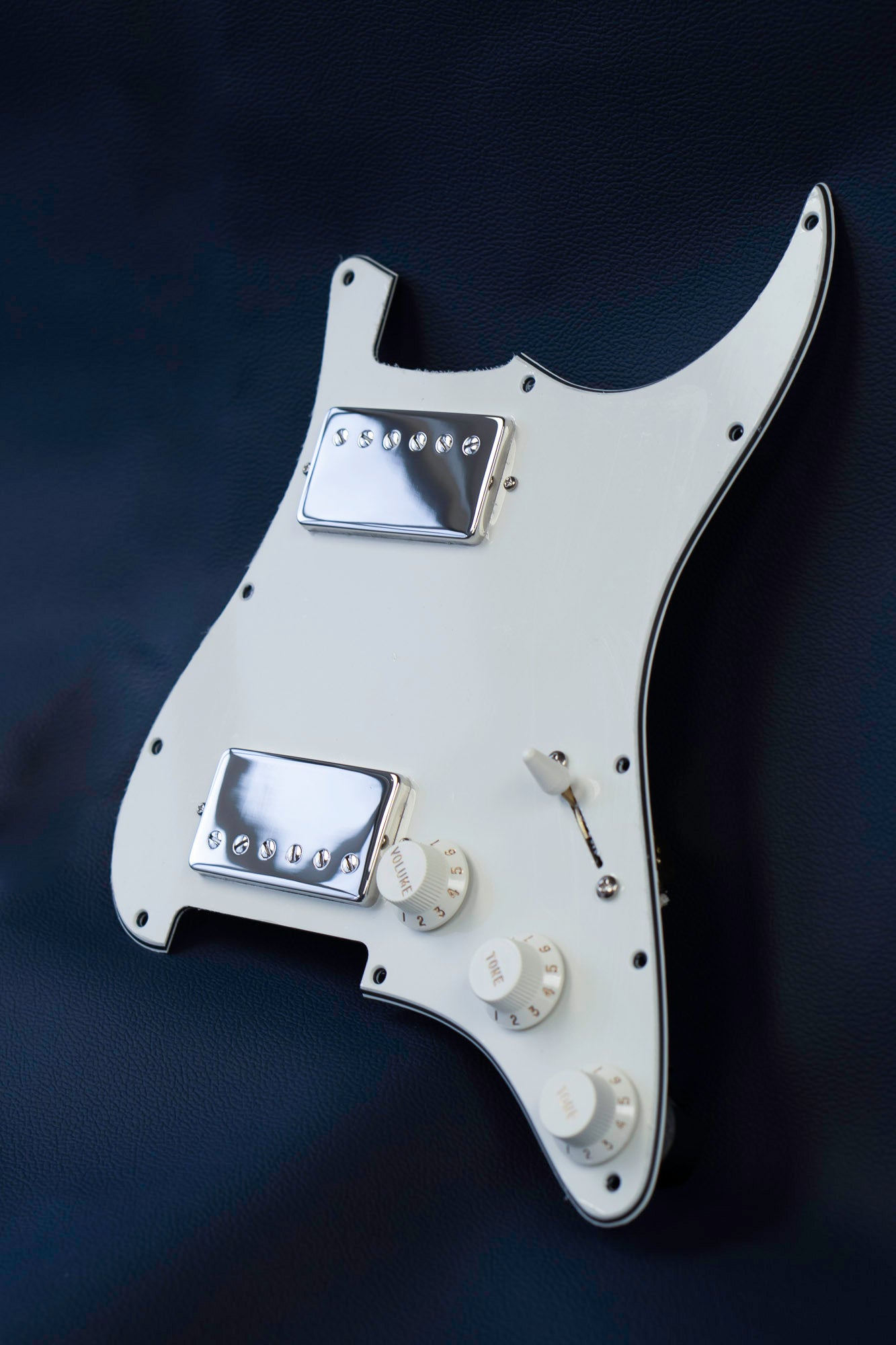 Custom Shop : Pickguard chargé HSS pour Strat®